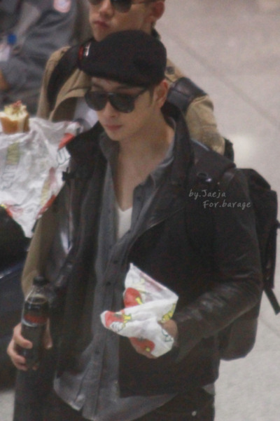 ถ้าบอกกุว่าสองคนนี้เป็นฝรั่งกุจะเชื่ออยู่ ="=