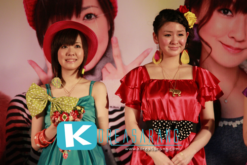 Berryz Kobo in Thailand 25-03-10:Saki,Risako
