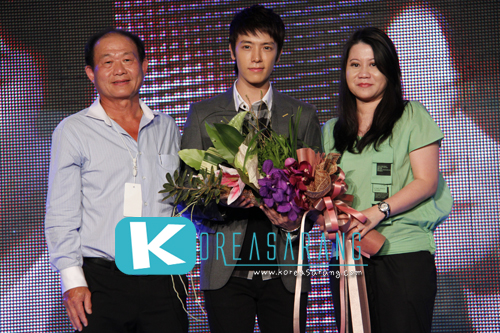 Maxim Contact Lens Surprise Celebration (Press Conference) 11-10-10:DongHae