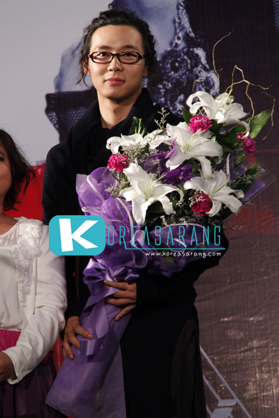 JYJ in Thailand 14-10-10:Yoochun