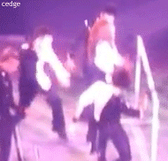 เช้ดดดดดดดดดด อิดฉาคนดึงเกงยุนโว้ยยยยยยยยยยยย!!!!! ><