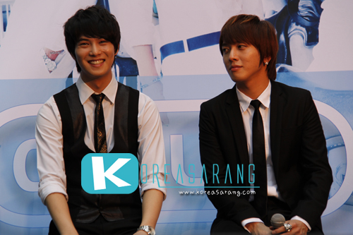 CNBLUE in Thailand 10-09-10 (Press Conference): Jong Hyun,Young Hwa