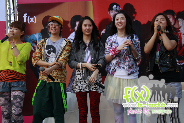 f(x) in Thailand 20-03-10:Victoria,Amber,Krystal,Sulli,Luna