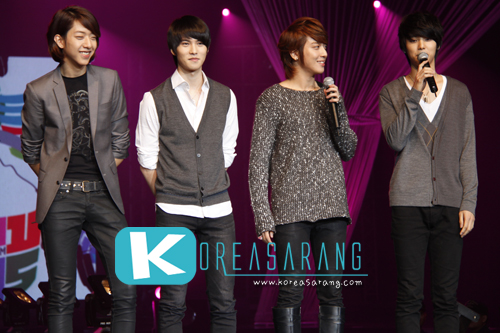 CNBLUE in Thailand 05-11-10