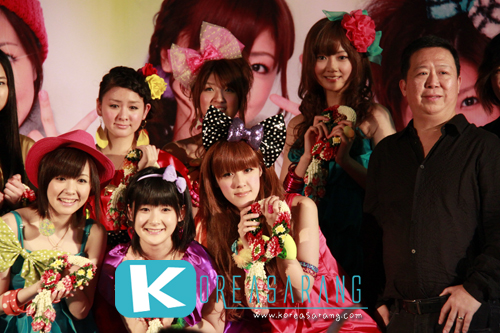 Berryz Kobo in Thailand 25-03-10:Saki,Momoko,Miyabi,Chinami,Maasa,Yurina,Risako