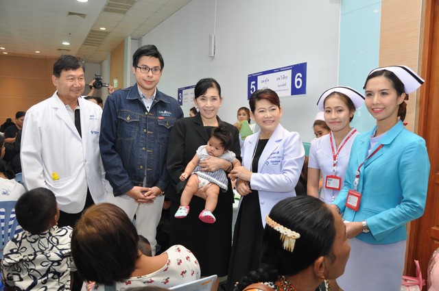 ?ยิ้มสวย  ด้วยแพทย์?  ฉลองครบรอบ 20 ปีจัดมอบทุนการศึกษารวม 3.5 แสนบาท เพื่อเด็กด้อยโอกาส