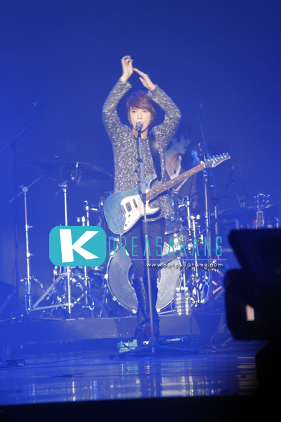 CNBLUE in Thailand 05-11-10:Young Hwa