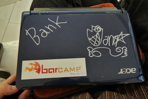 เน็ตบุคของฉาน รุ่นน้องแจมเซ็นให้ ก๊ากๆ ถ่ายจากกล้องล่ะ