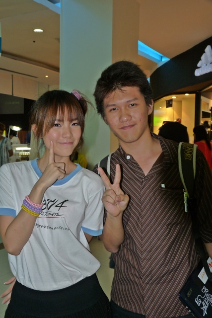 อีกรูป ดีนะเนี่ยที่ให้พี่ตากล้องถ่ายให้สองรูป อ๊ากก!!!!