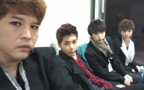 super junior say goodbye to mr simple (twitter update)