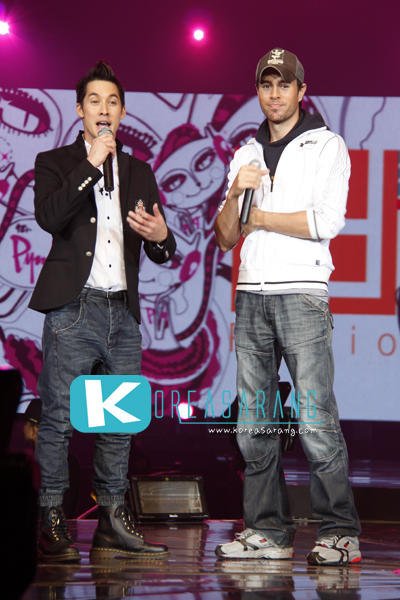 Enrique in Thailand 05-11-10