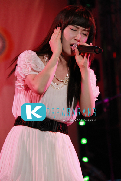 Zhang Li Yin in Thailand 19-03-10