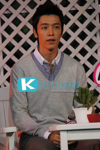 12 Plus Roll-on Press Conference 18-09-10:Donghae