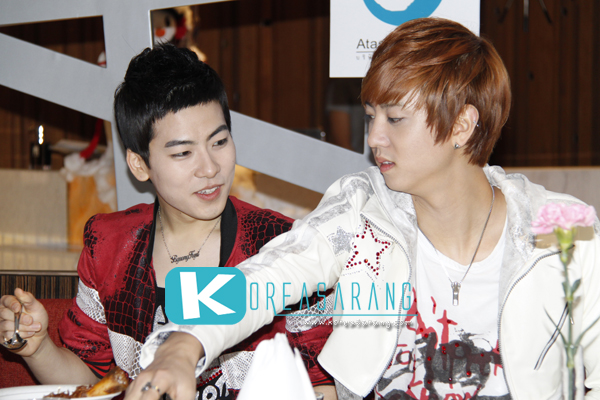 DNT in Thailand 17-12-09 : DNT Crazily Pretty with DAY fan live in Bangkok=>Byung Kyu+Dong Wook