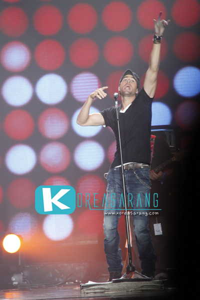 Enrique in Thailand 05-11-10