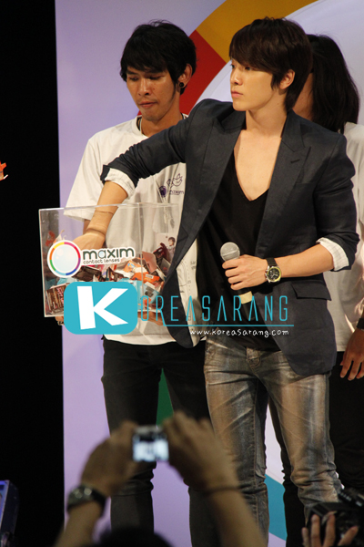 LEE DONGHAE in Thailand 21-06-10