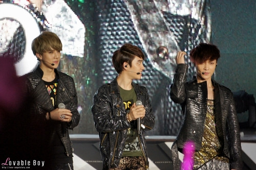 [Pic] 121125 Kris Chanyeol Sehun D.O Lay at SMTown in BKK [Lovable boy] 4P