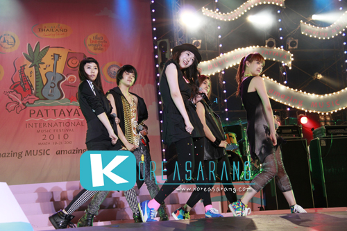 f(x) in Thailand 19-03-10:Victoria,Amber,Krystal,Sulli,Luna