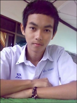 กรี๊ด น่ารัก ใครเนี่ย >,,< #upicme #บังเอิญเจอ