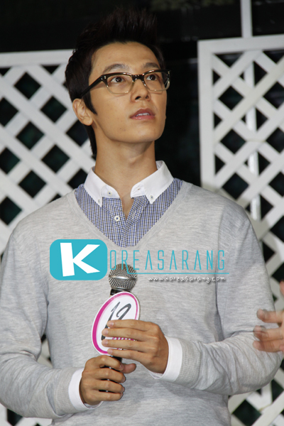 12 Plus Roll-on Press Conference 18-09-10:Donghae