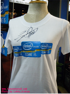 SNSD Sunny' sign on Intel T-shirt (resize)