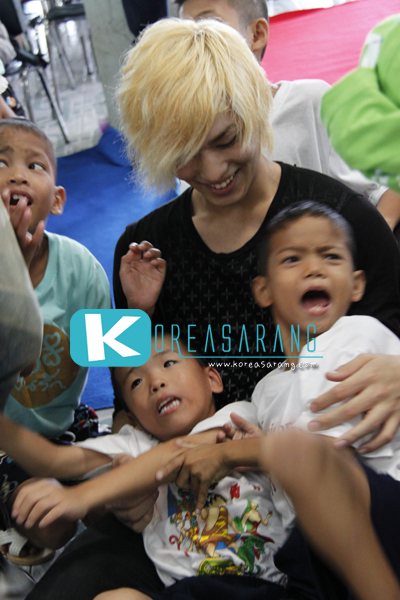 F.cuz in Thailand 12-09-10 (At Bannmahamek): KAN