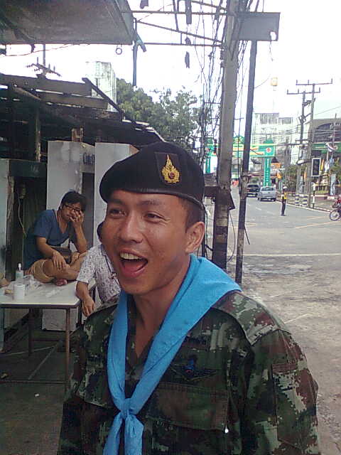 ผู้กองที่ดูแลโก-ลก