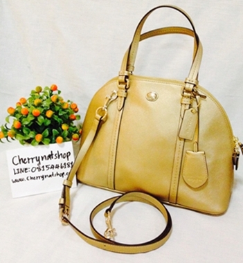 พร้อมส่งกระเป๋าหิ้ว กระเป๋าสะพายCoach Peyton Leather Cora Domed Satchel Satchels Color Im/Gold F25671 สินค้า : COACH Peyton Leather Cora Domed Satchel Handbag F25671 B4/SN ทรงพระจันทร์ครึ่งเสี้ยวสุดฮิต  ดูหรู ดูดีน่าใช้ พร้อมส่งค่ะ ของแท้ราคาถุกกว่า  ราคาจับต้องได้ เพียง 5,969 บาทเท่านั้น