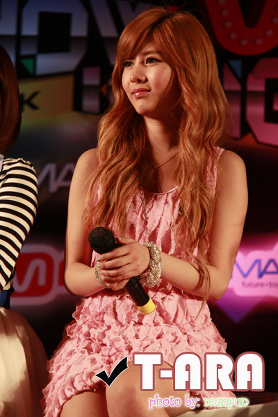 T-ARA in Thailand 05-04-10:Kyuri