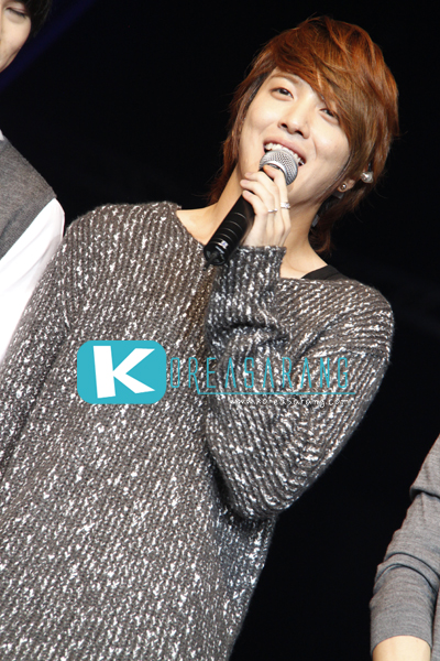 CNBLUE in Thailand 05-11-10:Young Hwa