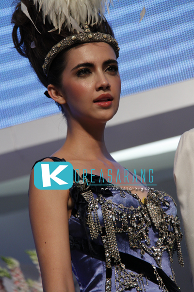 Supreme Complex Grand Opening 23-09-10:ซาร่า