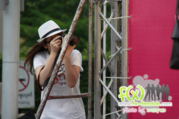 Cheer at f(x) MEET&GREET with Thai Fans @ Paragon Parc 20-03-10