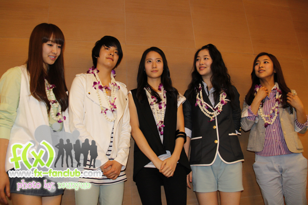 f(x) in Thailand 18-03-10:Victoria,Amber,Krystal,Sulli,Luna