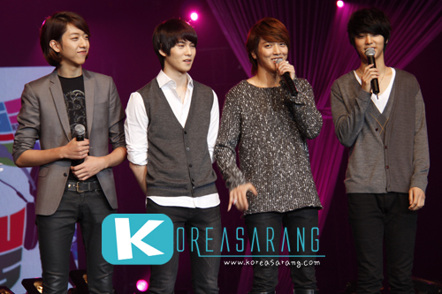 CNBLUE in Thailand 05-11-10