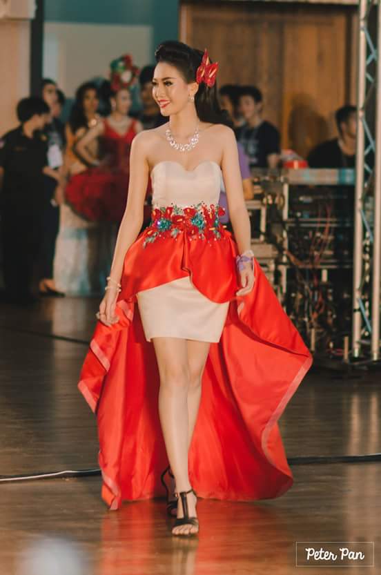 ประกวดดาวเดือนในชุดดอกหน้าวัว "สีสันแห่งบุปผา ราตรีแห่งดวงดาว