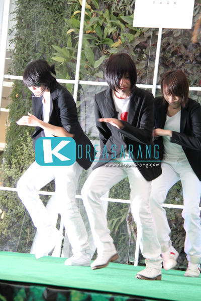 12 Plus Roll-on Press Conference 18-09-10:Cover Dance