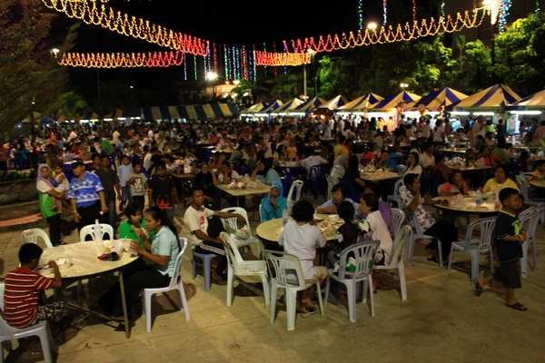 เทศกาลอาหารจานเด็ด สุไหงโก-ลก คนเยอะโคตร !