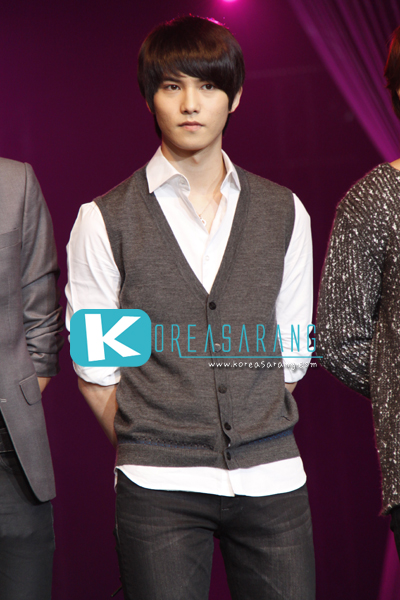 CNBLUE in Thailand 05-11-10:Jong Hyun