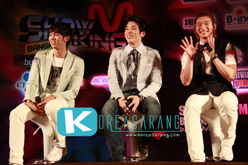 2AM in Thailand 05-04-10:Seulong,Changmin,Jinwoon
