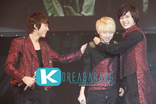 SHU-I in Thailand 18-07-10:In-seok,Hyungjun,Changhyun