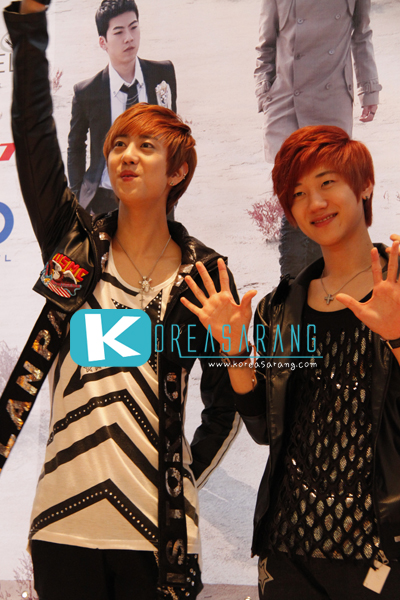 DNT in Thailand 17-12-09 : DNT Crazily Pretty with DAY fan live in Bangkok=>Dong Wook+Tae Ku