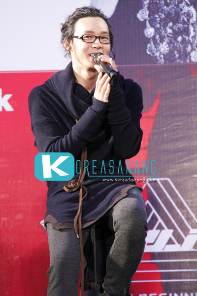 JYJ in Thailand 14-10-10:Yoochun