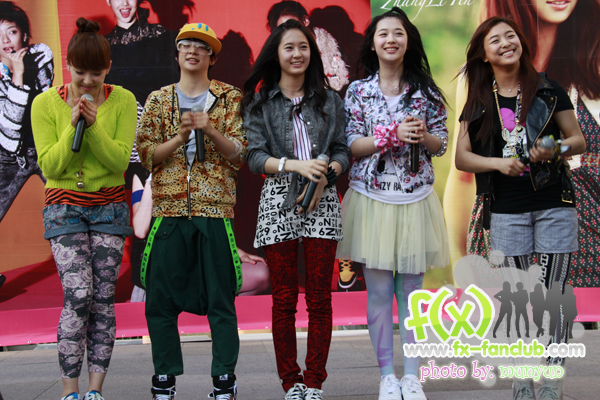 f(x) in Thailand 20-03-10:Victoria,Amber,Krystal,Sulli,Luna