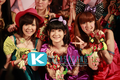 Berryz Kobo in Thailand 25-03-10:Saki,Momoko,Miyabi