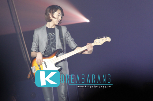 CNBLUE in Thailand 05-11-10:Jung Shin