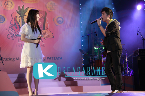 Zhang Li Yin in Thailand 19-03-10