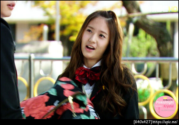 Krystal ><