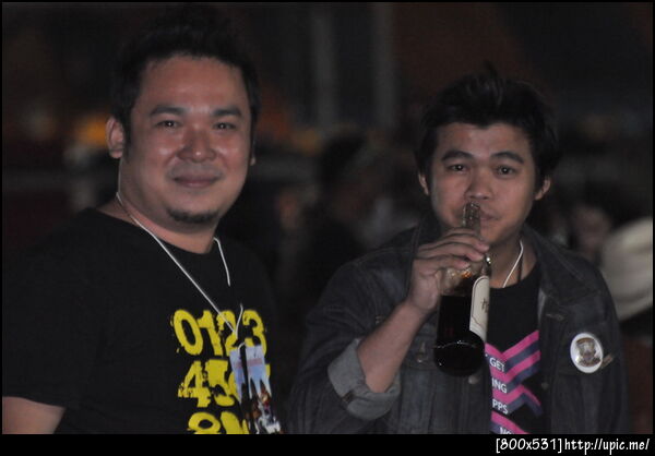 สงสัยกลัวไม่เมา เล่นยกทั้งขวด