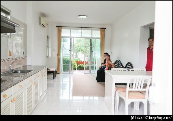 ขายบ้านเดี่ยวพร้อมที่ดิน เชียงใหม่ มีห้องครัว สระว่ายน้ำ เฟอร์นิเจอร์หรูพร้อมแอร์ทุกห้อง