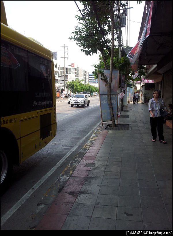 ผลงานลุงสุขหำแบนด์ ป้ายหาเสียงลุงแม่มบังคนจะดูรถเมล์หมด